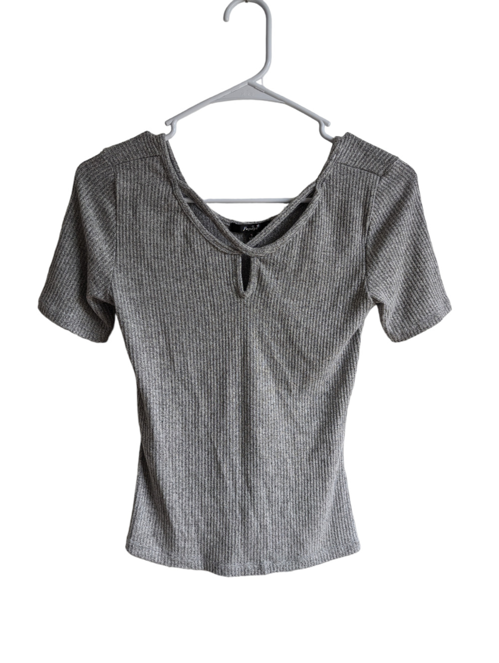 Papaya Women's Grey Short Sleeve Ribbed Top Cross Strap Neckline Size Small